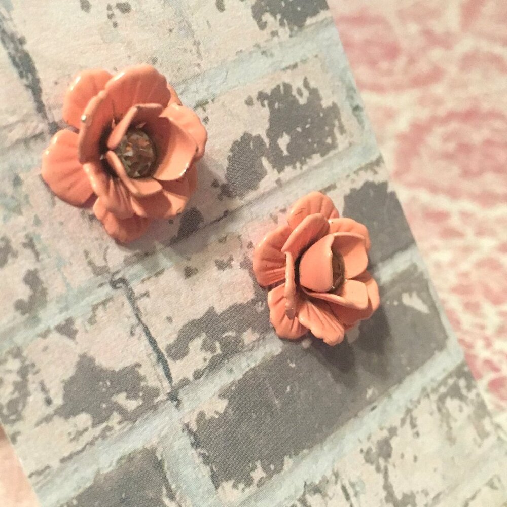Peachy Pink Flower Stud Rhinestone Earrings